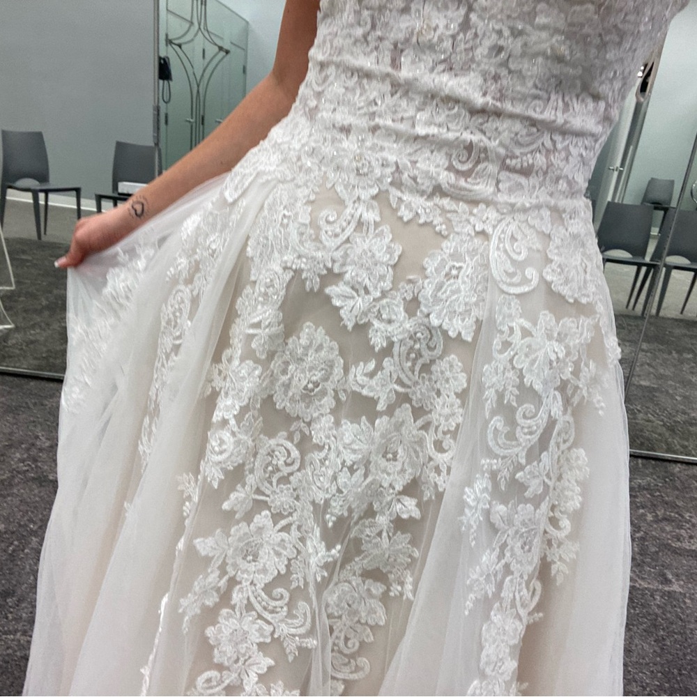 David's Bridal Cream Strapless Sleeveless Wedding Gown - Picture 2 of 8